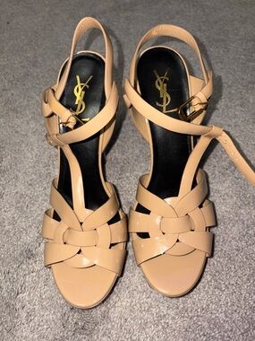 Saint Laurent Beige Patent Leather 100 MM Tribute